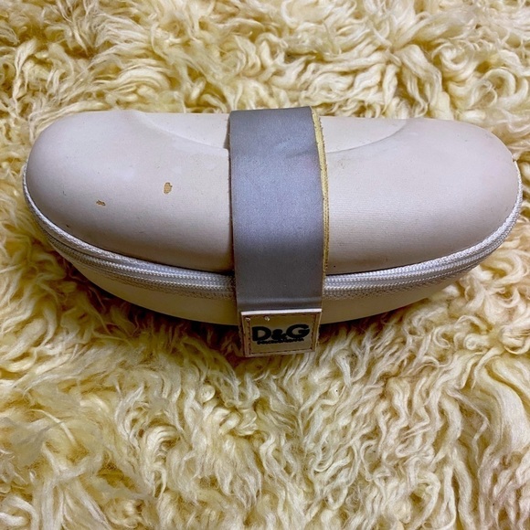 Used Dolce and Gabbana sunglasses pouch slightly damaged - Picture 1 of 3